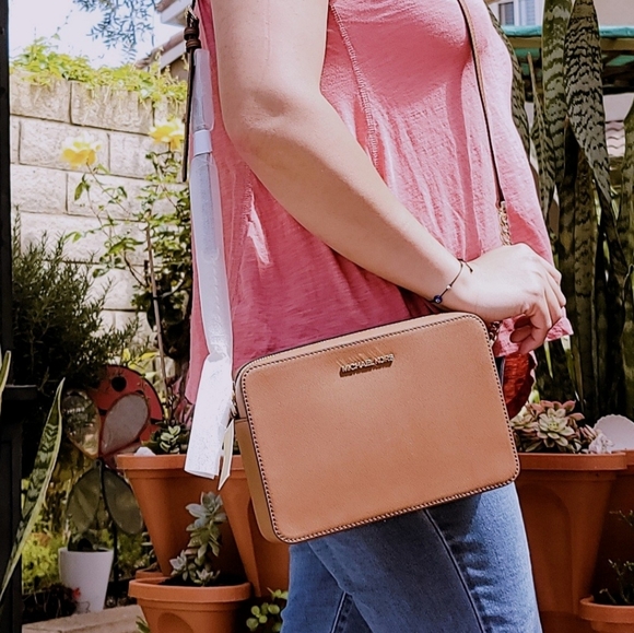 Michael Kors Jet set Crossbody - Picture 4 of 4